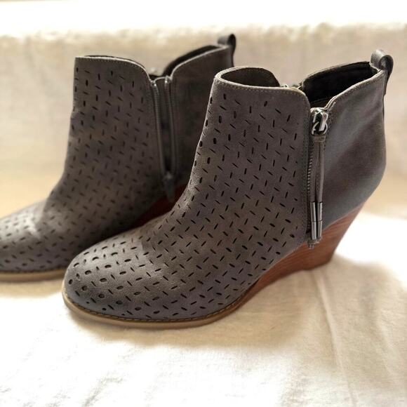 Report Granger 11 Gray Cut Out Wedge Booties Ankle Boots - Picture 2 of 7